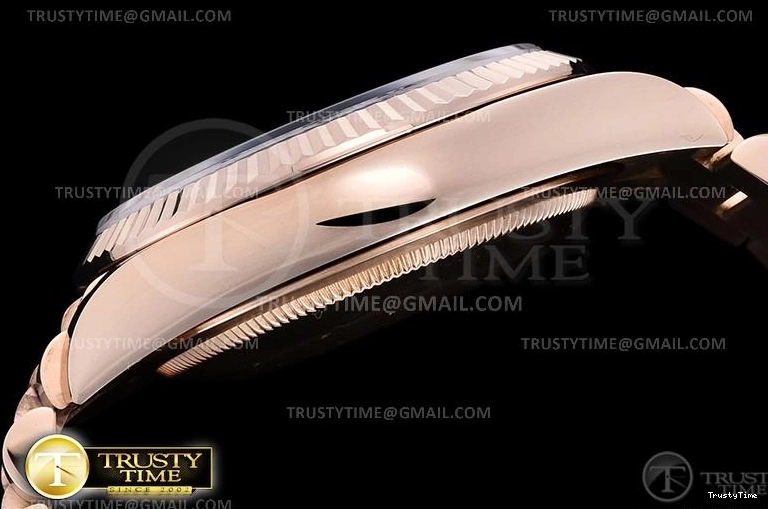 1030 RDD0219E – DayDate 36mm RelaxedFit 695